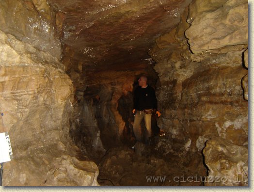 Clicca per scorrere le foto originali ingrandite