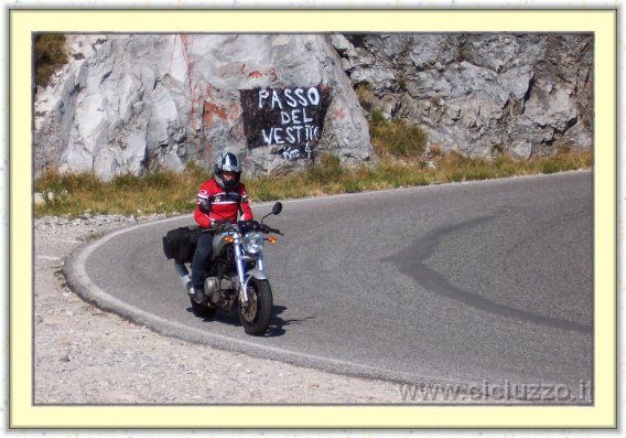 Clicca per scorrere le foto originali ingrandite